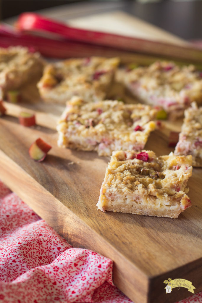 Rhubarb Cheesecake Bars